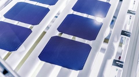 Lider europejskiego przemysłu PV będzie produkować solarne dachówki