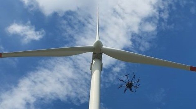 PGE EO bada turbiny wiatrowe za pomocą autonomicznego drona