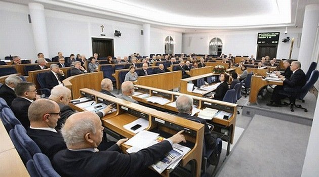 Senat przyjął nowelizację ustawy o OZE z poprawką dotyczącą KOWR