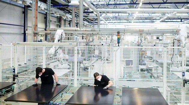 Największy europejski producent modułów PV uruchomi kolejną fabrykę