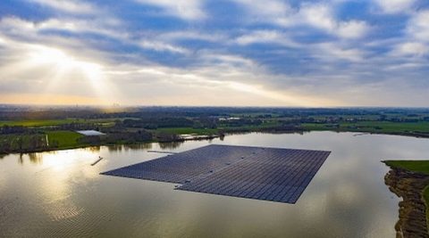 Pierwszy kraj UE szykuje aukcje tylko dla pływającej fotowoltaiki