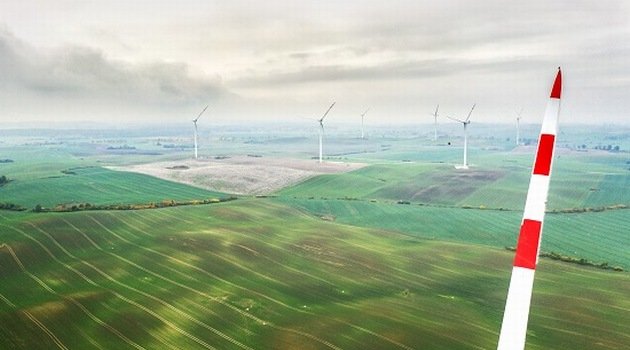 Litwini uruchomili dużą farmę wiatrową i dopłacą polskim odbiorcom energii