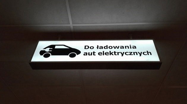 Ruszyły dotacje na stacje ładowania samochodów elektrycznych