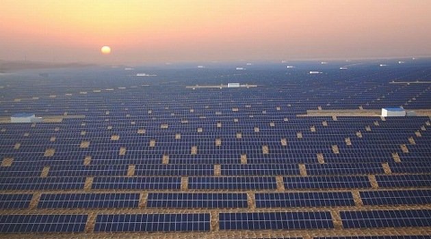 Chińczycy zaczęli budowę największej elektrowni fotowoltaicznej na świecie