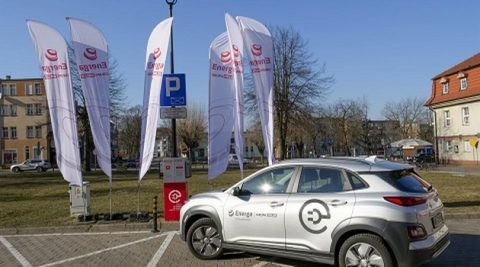 Energa montuje stacje ładowania w lampach ulicznych