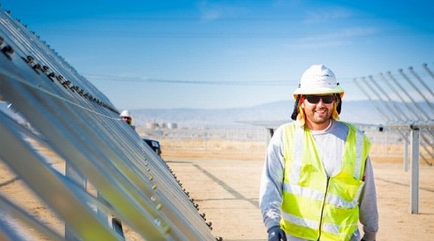Amerykańskiej branży solarnej grozi utrata połowy miejsc pracy
