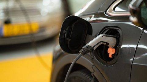 Elektryki coraz popularniejsze mimo spadków na rynku motoryzacji