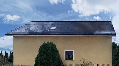 Będzie więcej solarnych dachów 2w1. SunRoof pozyskał 70 mln zł