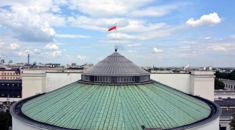 Sejm zniósł obligo na handel energią na giełdzie