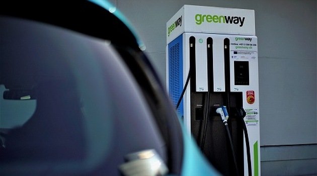 Ładowanie samochodów elektrycznych zdrożeje już od 1 listopada