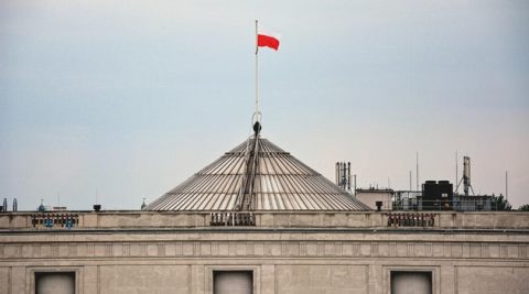 Sejm przegłosował maksymalną cenę gazu. Nowe regulacje dla OZE