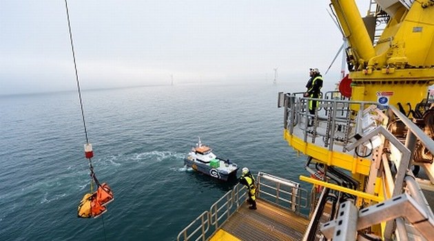 RWE zachęca rybaków do pracy na morskich farmach wiatrowych. Oferuje szkolenia