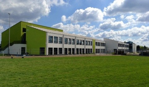 Pierwsza w Polsce szkoła z instalacją fotowoltaiczną na trackerach