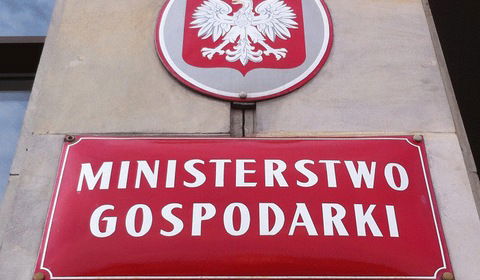 Ministerstwo Gospodarki tłumaczy się z niewdrożenia dyrektywy o OZE