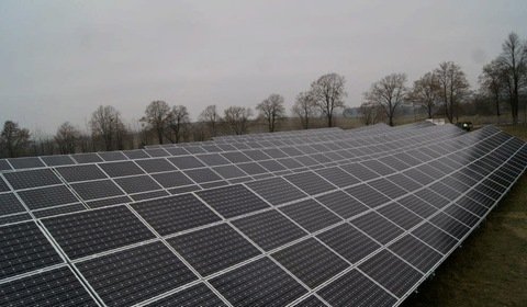 Panele Znshine Solar na nowej farmie fotowoltaicznej k. Gołdapi