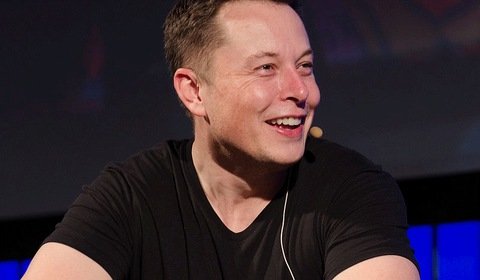 Zobacz jak Elon Musk buduje Gigafactory