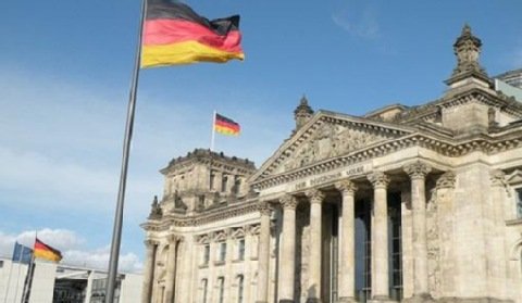 Niemcy wstrzymują redukcję feed-in tariff