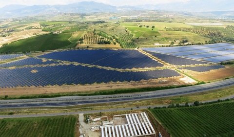 Włochy: pierwszy przemysłowy magazyn energii z PV