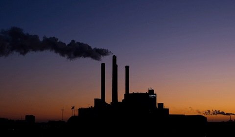 Spadek wartości uprawnień do emisji CO2