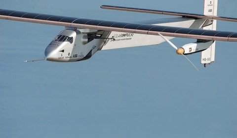 Samolot napędzany energią słoneczną wznawia spektakularną misję
