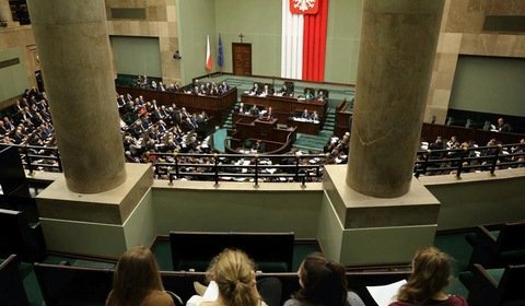 Ustawa o OZE znowu w Sejmie. Zamiana ról, PO broni taryf gwarantowanych