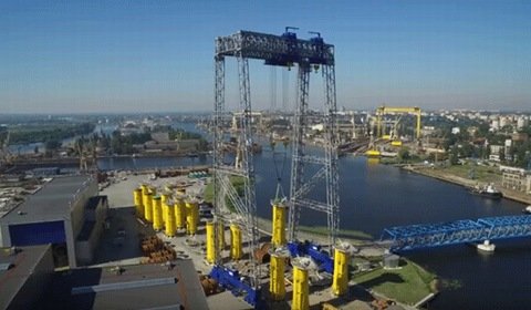 Szczecin: transport pierwszych fundamentów dla offshore