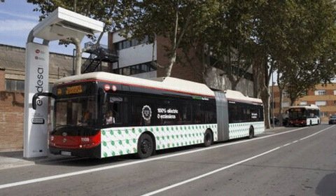 Polska ładowarka 400 kW naładuje polskie elektryczne autobusy w Barcelonie