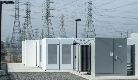 Tesla uruchomiła największy na świecie magazyn energii Li-Ion