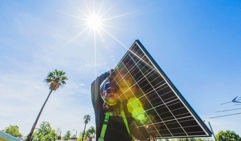 Jak działa nowy solarny biznes Elona Muska?