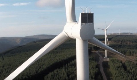 Vattenfall uruchamia farmę wiatrową z magazynami energii od BMW