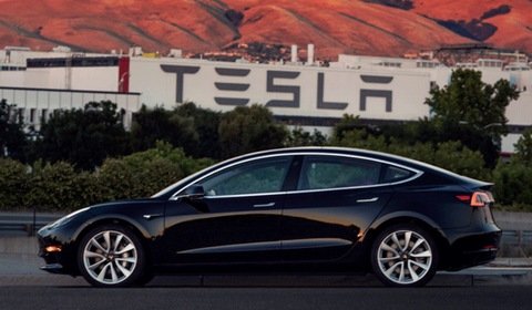 Tesla rozpoczęła produkcję Modelu 3. Czy wyrobi się z planem?