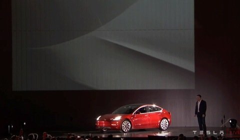 Tesla rozpoczęła dostawy Modelu 3