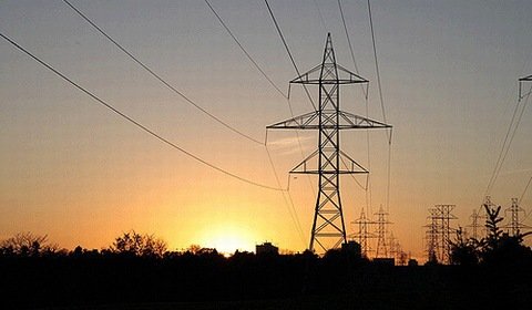 Mieszkańcy polskich miast zużywają coraz mniej prądu