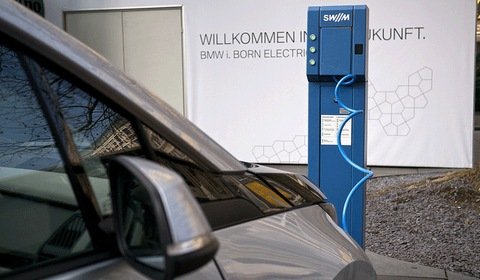 Niemcy chcą budować elektryczne auta, ale mają problem