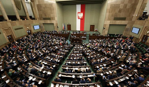 Sejm przyjął ustawę o rynku mocy. Jak głosowali posłowie?
