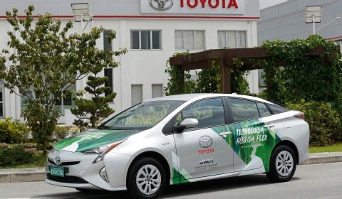 Toyota zaprezentowała hybrydę zasilaną etanolem