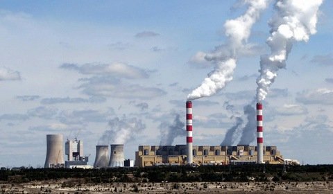 Najwięksi emitenci CO2 w UE. Liderem polska elektrownia