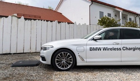 BMW zaoferuje indukcyjne ładowarki EV