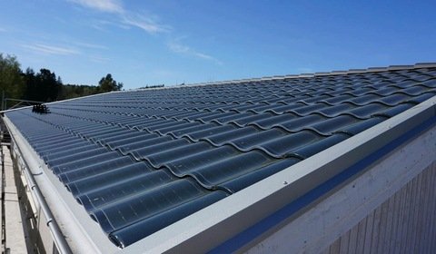 Pierwsze solarne dachówki na europejskich dachach