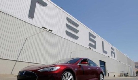 &quot;Gigafactory&quot;. Tesla zbuduje fabrykę baterii samochodowych za 5 mld $